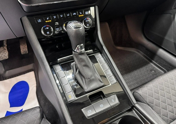 Skoda Superb cena 59900 przebieg: 230000, rok produkcji 2019 z Gliwice małe 742